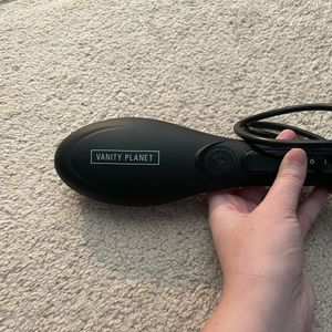 Vanity planet heated brush